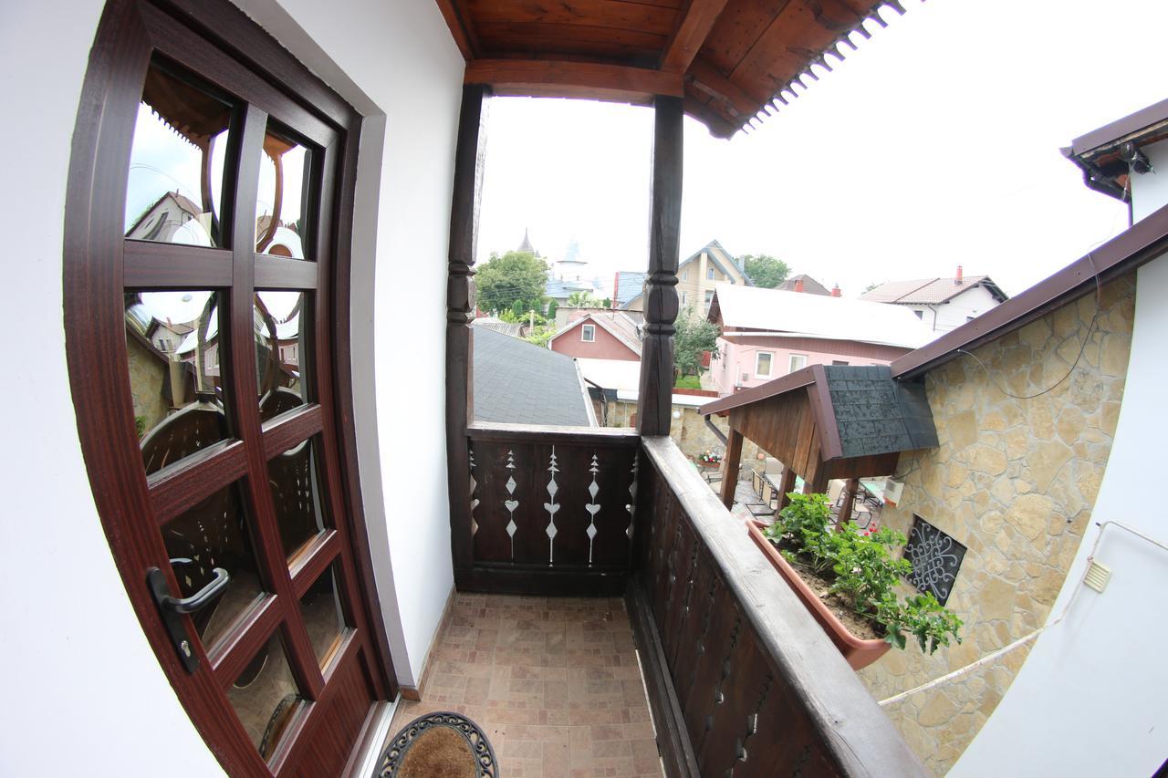 Casa Bucovineana Hotel Suceava Exterior photo