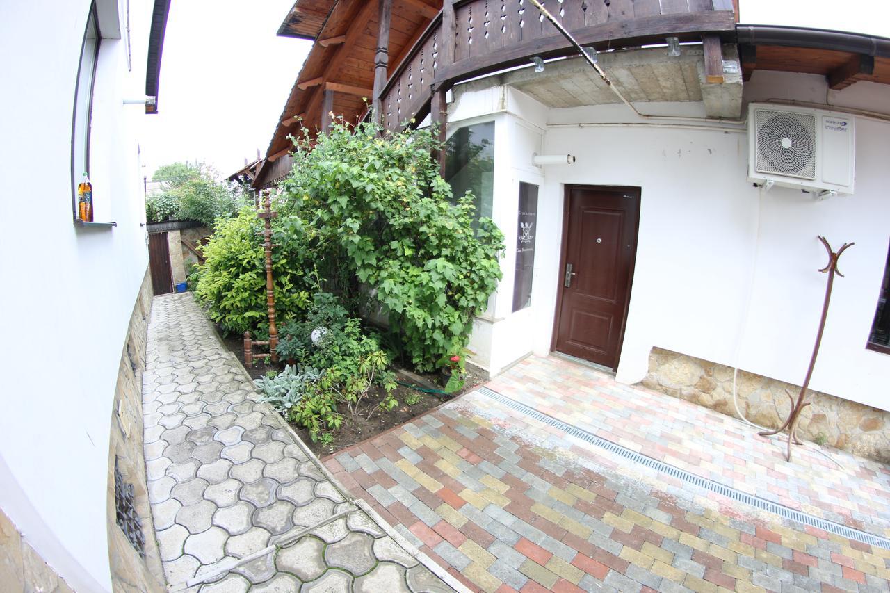 Casa Bucovineana Hotel Suceava Exterior photo