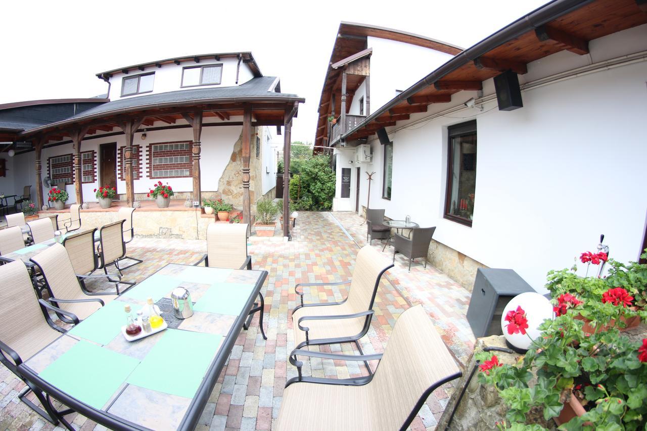Casa Bucovineana Hotel Suceava Exterior photo